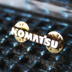 画像1: USAヴィンテージアドバタイジングピンバッジ｜KOMATSU建設機械・鉱山機械製造小松製作所 (1)