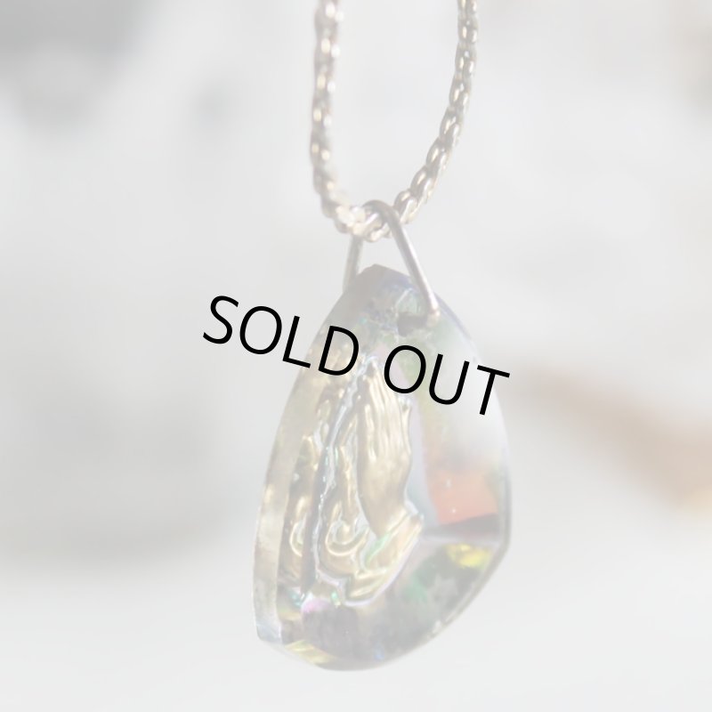 画像4: アメリカヴィンテージPray Hands 祈りの手オーロラグラスペンダントネックレス｜アンティーク雑貨ガラス (4)