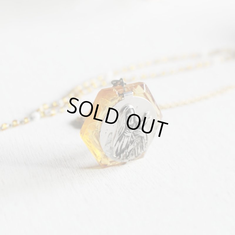 画像13: チェコスロバキア製ヴィンテージ幼きイエスの聖テレジアミニロザリオ入り六芒星ガラスペンダントネックレス (13)