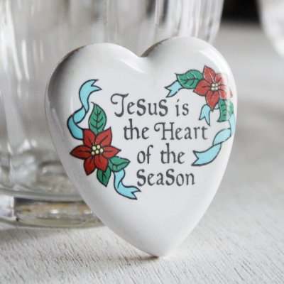 画像1: USAヴィンテージイエスキリストのハートクリスチャン陶器製ピンバッジJesus is the heart of the seasonブローチ