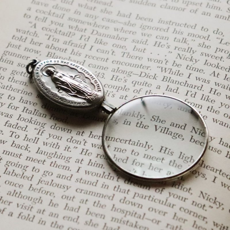 アンティークメダイ・不思議のメダイルーペ拡大鏡付き