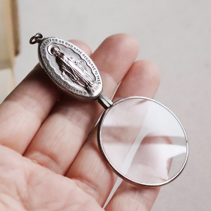 アンティークメダイ・不思議のメダイルーペ拡大鏡付き