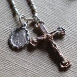 イタリアヴィンテージキリスト教ネックレスファチマの聖母マリア&マリーゴールドのメダイ・十字架クロス