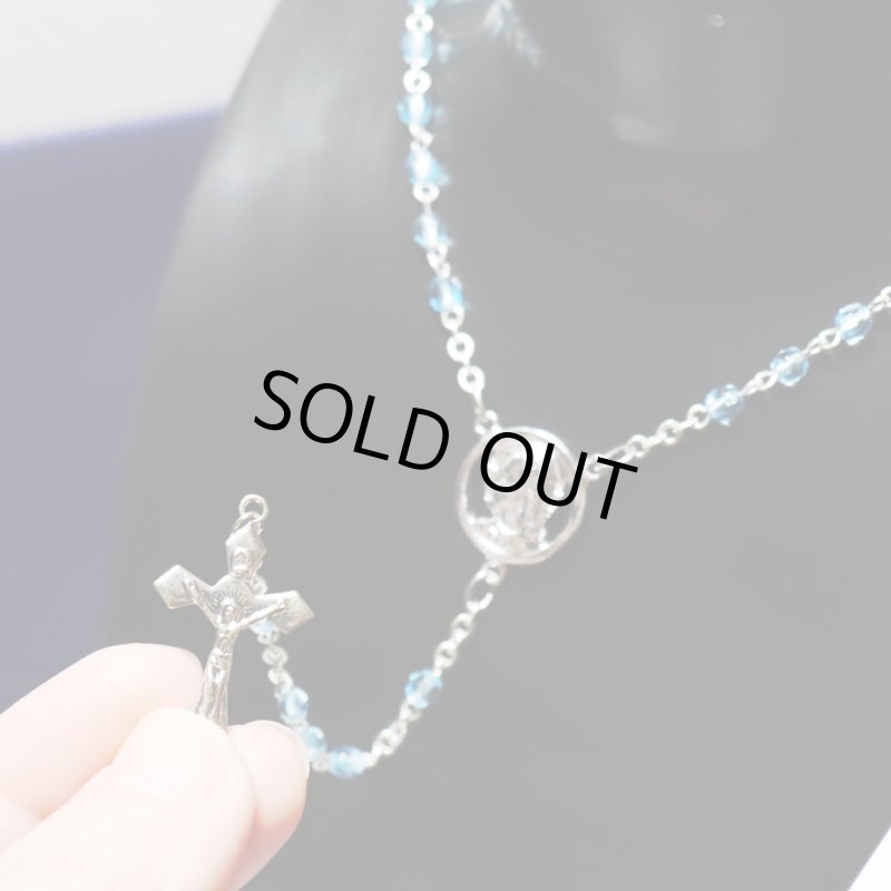 チェコ製ガラスビーズのロザリオネックレス水色・グアダルーペの聖母