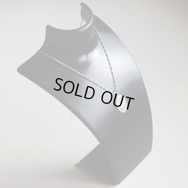 首元につけたサイズ感：チェーン&丸カンは付属しませんのでご注意下さい