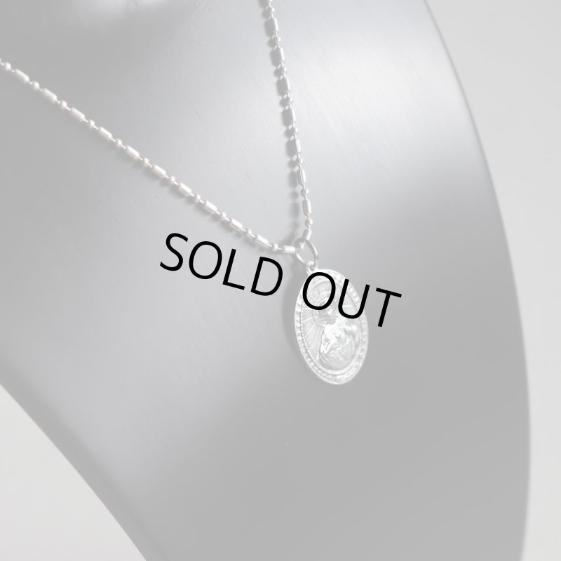 首元につけたサイズ感：チェーン&丸カンは付属しませんのでご注意下さい