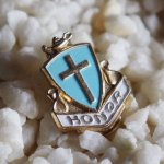 USAヴィンテージクリスチャンクロスピンバッジ水色HONOR｜アンティークピンズライトブルー十字架・名誉・栄誉