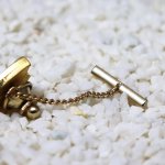 USAヴィンテージシールド&ルースターのタイタックピン｜盾・にわとり（雄鶏）ネクタイピン・ピンバッジ