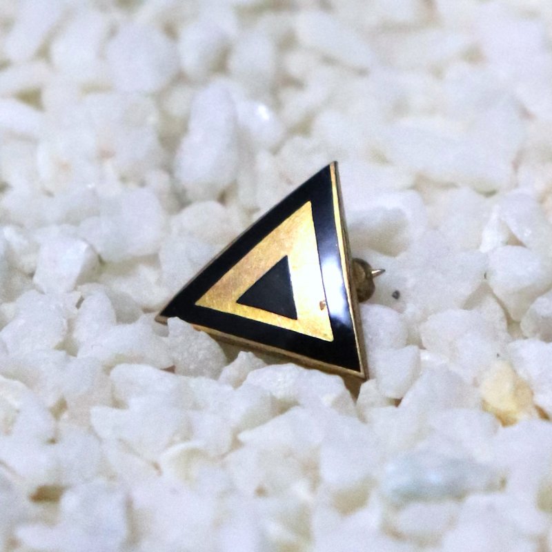 USAアールデコトライアングルブローチ10Kメッキピンバッジ｜アンティーク・ピンズ