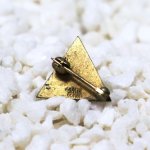 USAアールデコトライアングルブローチ10Kメッキピンバッジ｜アンティーク・ピンズ