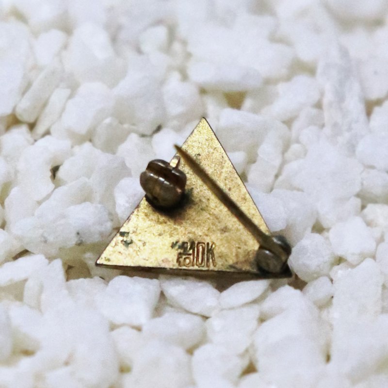 USAアールデコトライアングルブローチ10Kメッキピンバッジ｜アンティーク・ピンズ