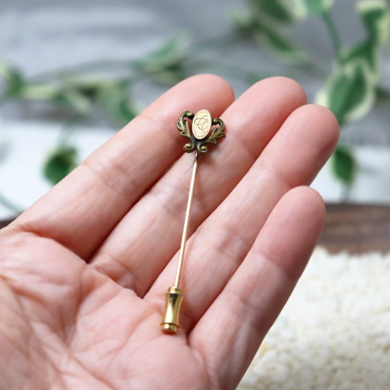USAアンティークヴィクトリアンカリグラフィC彫金ハットピン｜ブローチ・ピンバッジ