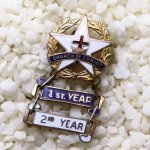 USAヴィンテージキリスト教日曜学校階級ブローチCHURCH OF CHRIST 2nd YEARバッジ｜サンデースクール・十字架ピンバッジ