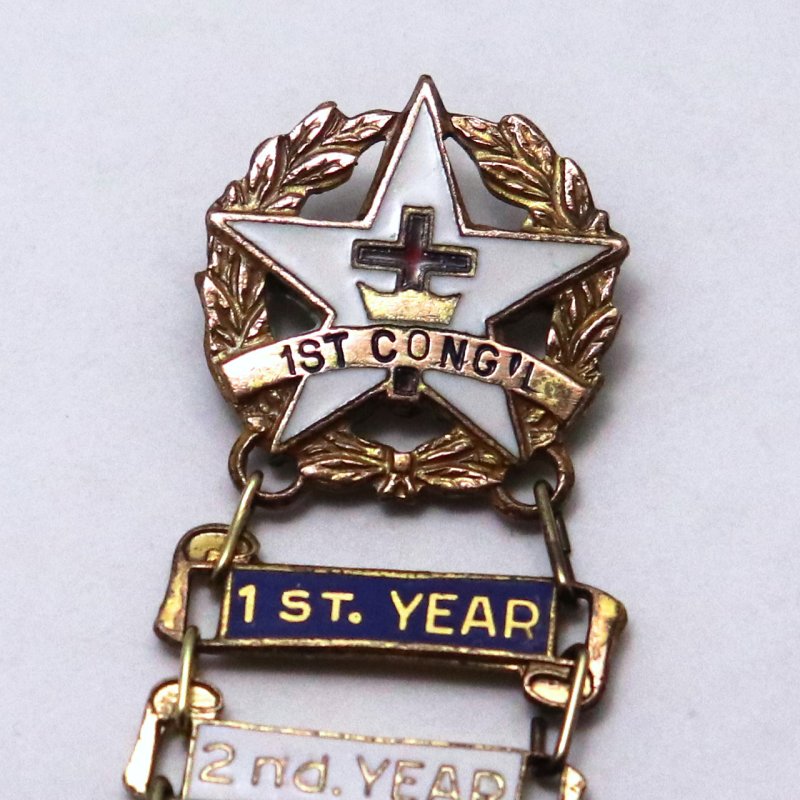 USAヴィンテージキリスト教日曜学校階級ブローチ1st CONG'L・4th YEARバッジ｜サンデースクール・十字架ピンバッジ