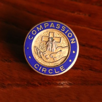 画像1: USAヴィンテージコミュニティ団体ピンバッジCOMPASSION CIRCLE｜ブルーエナメルピンズ