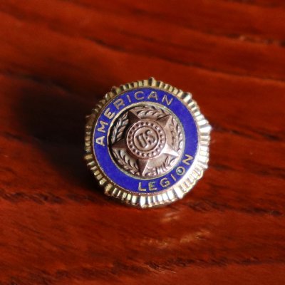 画像1: ヴィンテージUSミリタリー退役軍人バッジ・ラペルピンAMERICAN LEGIONピンバッジ