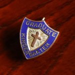 USAヴィンテージキリスト教系幼稚園卒業記念ブローチ｜ピンバッジ