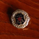 USAヴィンテージ友愛団体K.D.C.W.徽章ブローチ｜ピンバッジSPECIAL MERIT