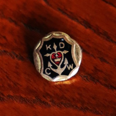 画像1: USAヴィンテージ友愛団体K.D.C.W.徽章ブローチ小|ピンバッジ