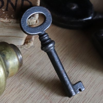 画像1: USAヴィンテージ鉄製の鍵(1)｜古いアンティークキー・アンティーク鍵・カギ