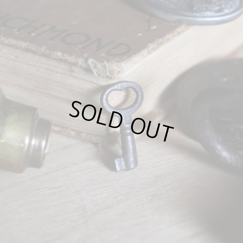 アンティークキー｜古い錠前パドロック用の鉄製鍵