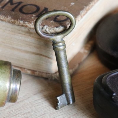 画像1: USAヴィンテージ真鍮製の鍵A｜古いアンティークキー・アンティーク鍵・カギ