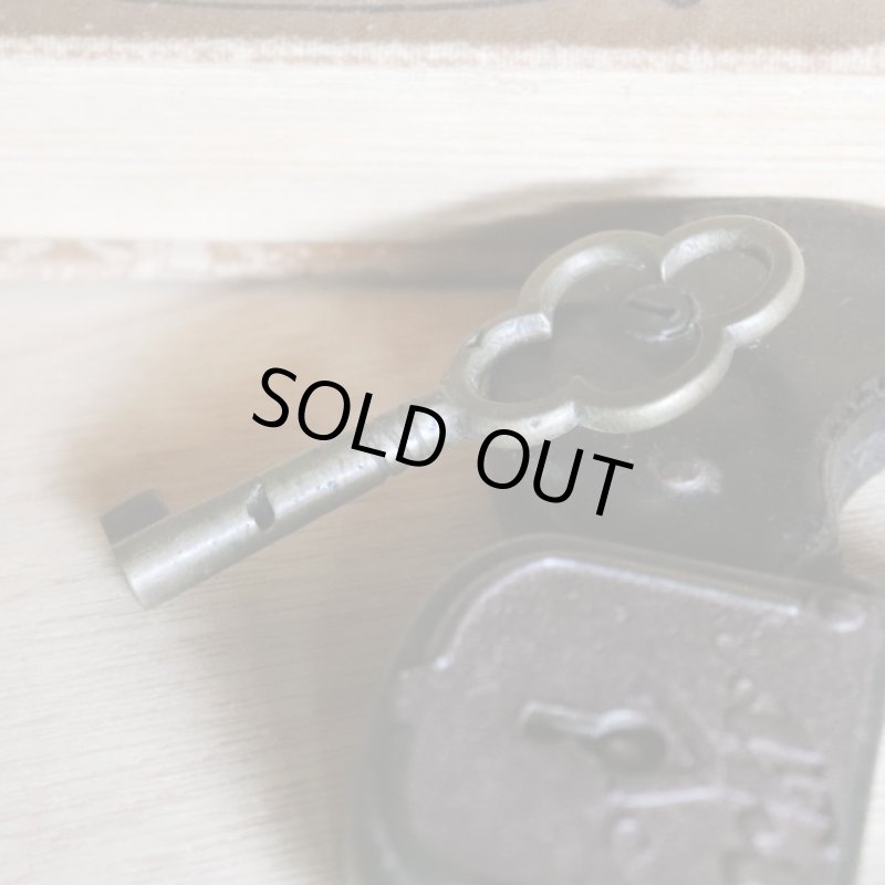 アンティークキー｜古い錠前パドロック用の真鍮製鍵四葉クローバー