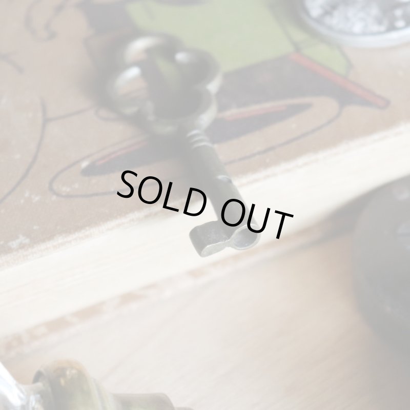 アンティークキー｜古い錠前パドロック用の真鍮製鍵四葉クローバー