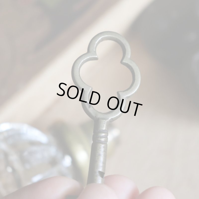 アンティークキー｜古い錠前パドロック用の真鍮製鍵四葉クローバー