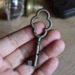 アンティークキー｜古い錠前パドロック用の真鍮製鍵四葉クローバー