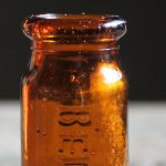画像9: USAヴィンテージアンバーガラスミニメディシンボトル｜BELL ANS薬瓶 (9)