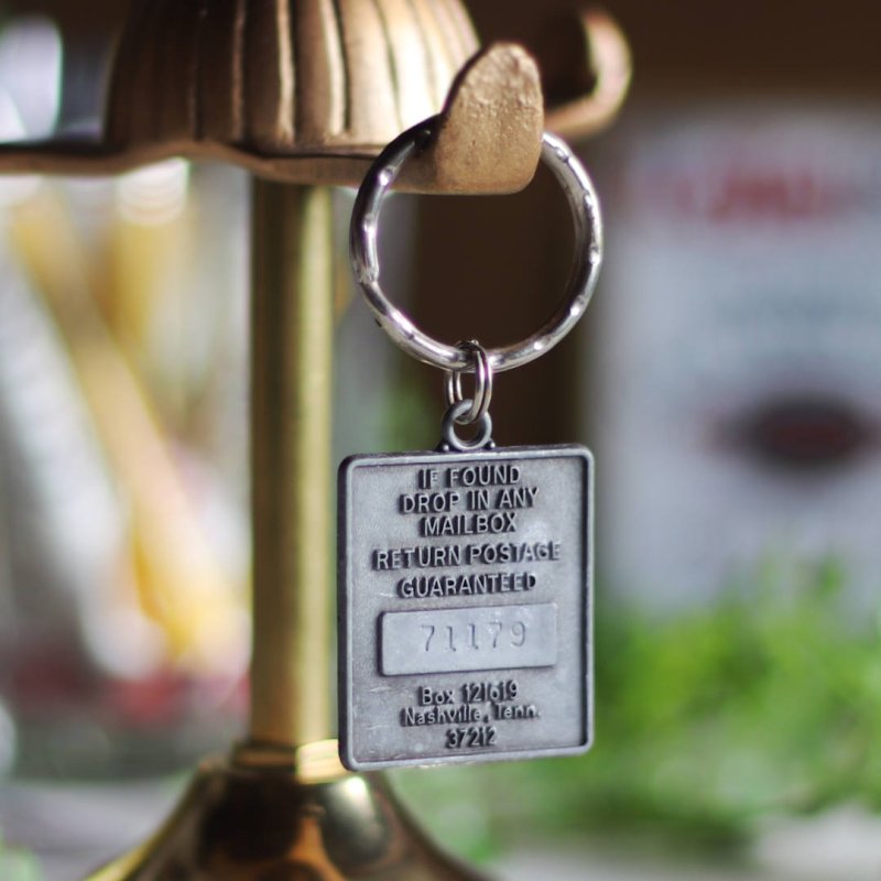 【71179】アメリカン雑貨キーホルダー｜ホテルタグFIFTY-FIVE AND BETTER