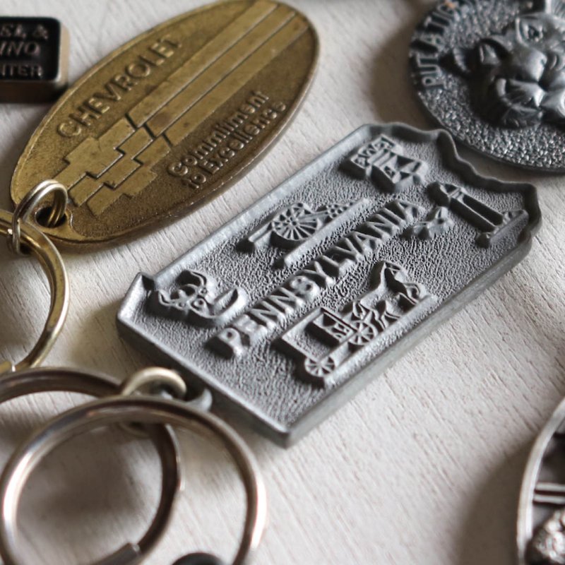 アメリカンヴィンテージ雑貨キーホルダーお土産｜PENNSYLVANIAペンシルベニア州観光名所・地図ピューター製