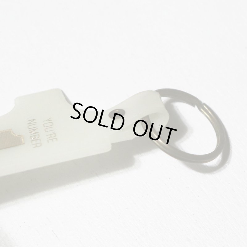 【白・蓄光】アメリカン雑貨USEDアドバタイジングキーホルダーYOU 'RE NUMBER1｜USA米国ヴィンテージノベルティキーチェーン