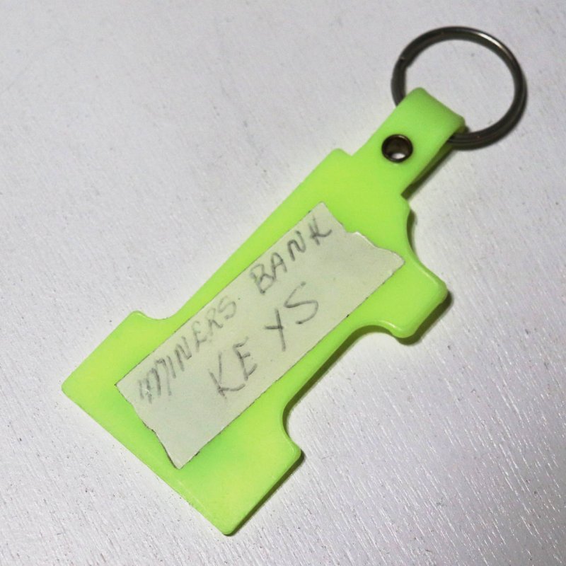 【黄】アメリカン雑貨USEDアドバタイジングキーホルダーYOU 'RE NUMBER 1・METHODIST｜USA米国ヴィンテージノベルティキーチェーン