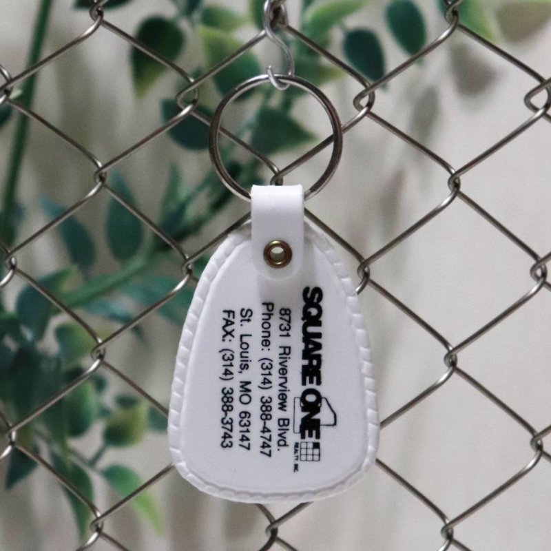 【白】アメリカン雑貨USEDアドバタイジングキーホルダーSQUARE ONE｜USA米国ヴィンテージノベルティキーチェーン