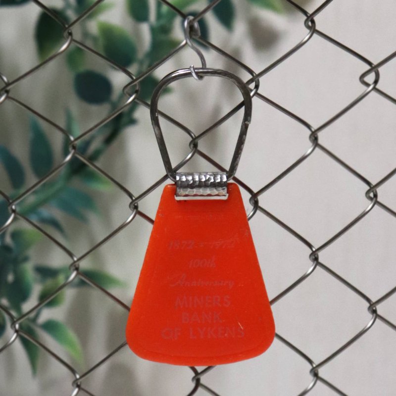 【オレンジ】アメリカン雑貨USEDアドバタイジングキーホルダーMINERS BANK OF LYKENS|USA米国ヴィンテージノベルティキーチェーン