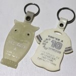 【白・蓄光】アメリカン雑貨USEDアドバタイジングキーホルダーWE GIVE A HOOT！｜USA米国ヴィンテージノベルティキーチェーン