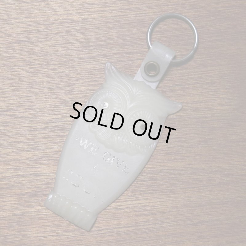 【白・蓄光】アメリカン雑貨USEDアドバタイジングキーホルダーWE GIVE A HOOT！｜USA米国ヴィンテージノベルティキーチェーン