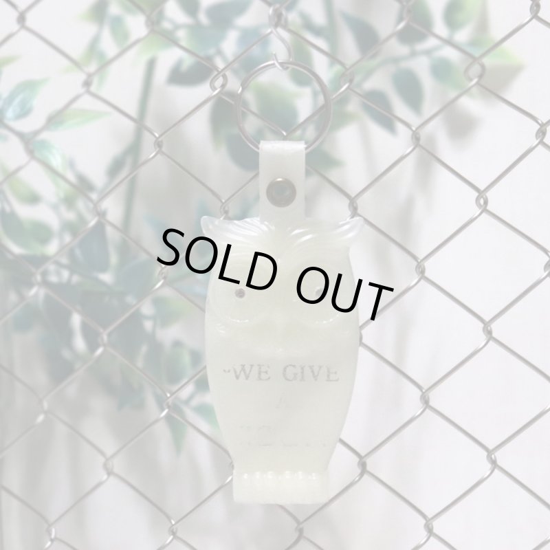 【白・蓄光】アメリカン雑貨USEDアドバタイジングキーホルダーWE GIVE A HOOT！｜USA米国ヴィンテージノベルティキーチェーン