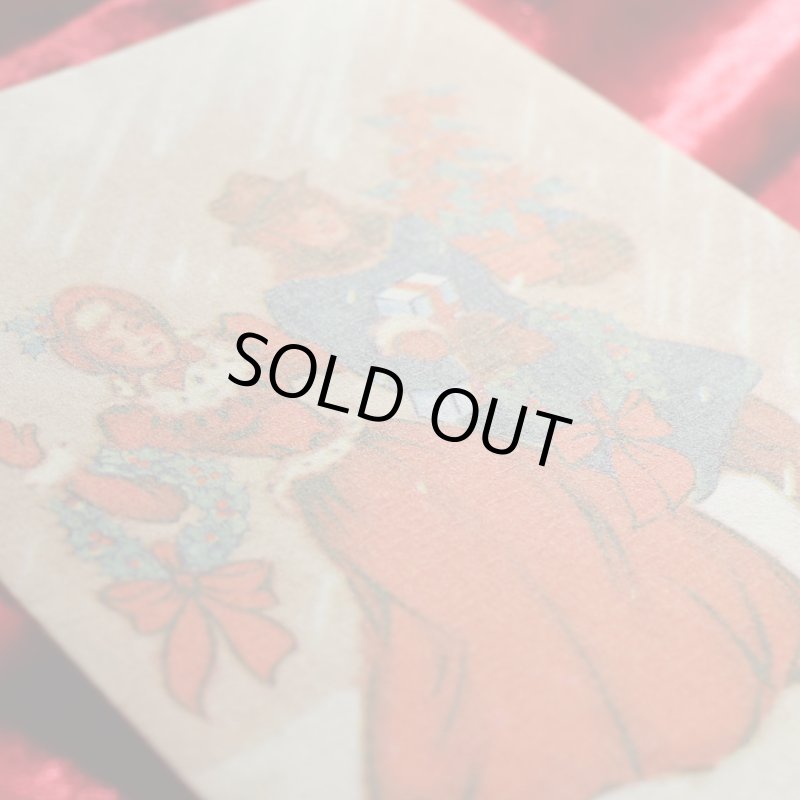 アンティーククリスマスカード|ポインセチアとクリスマスリースを抱える男女アンティークカード