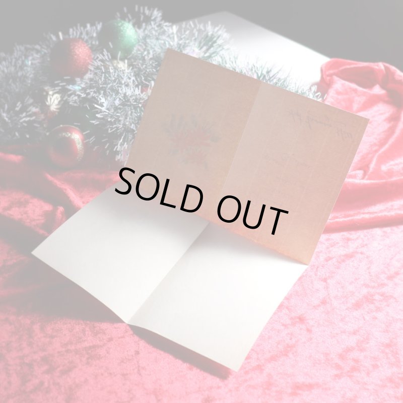 アンティーククリスマスカード|ポインセチアとクリスマスリースを抱える男女アンティークカード