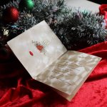 アンティーククリスマスカード｜プレゼントを抱える少女アンティークカード1940年代
