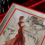 アンティーククリスマスカード紙もの｜暖炉に飾り付けをする貴婦人ヴィンテージ1940年代