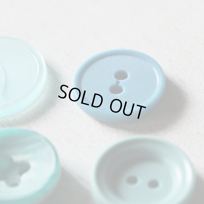 画像3: USAヴィンテージソーイングボタン水色｜プラスティック・ベークライト・ライトブルー28個 (3)