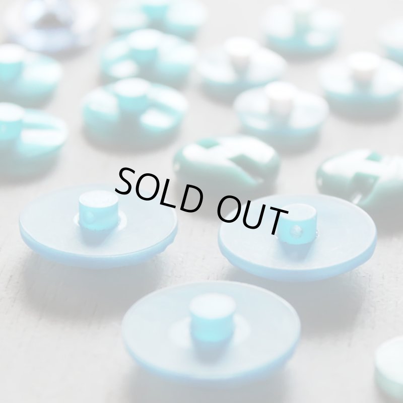 画像8: USAヴィンテージソーイングボタン水色｜プラスティック・ベークライト・ライトブルー28個 (8)