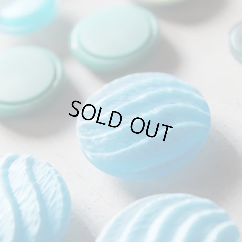 画像12: USAヴィンテージソーイングボタン水色｜プラスティック・ベークライト・ライトブルー28個 (12)