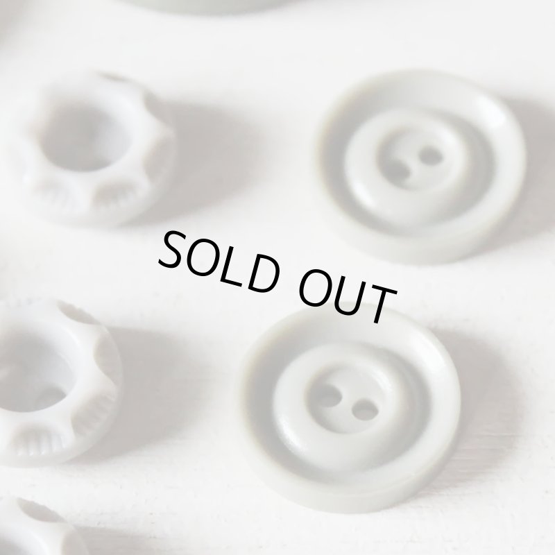 画像5: USAヴィンテージソーイングボタン・グレー｜プラスティック・ベークライト・灰色16個 (5)