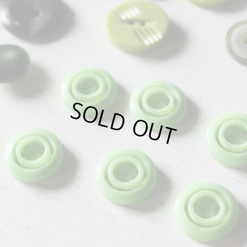 画像12: USAヴィンテージソーイングボタングリーン｜プラスティック・ベークライト・緑42個 (12)