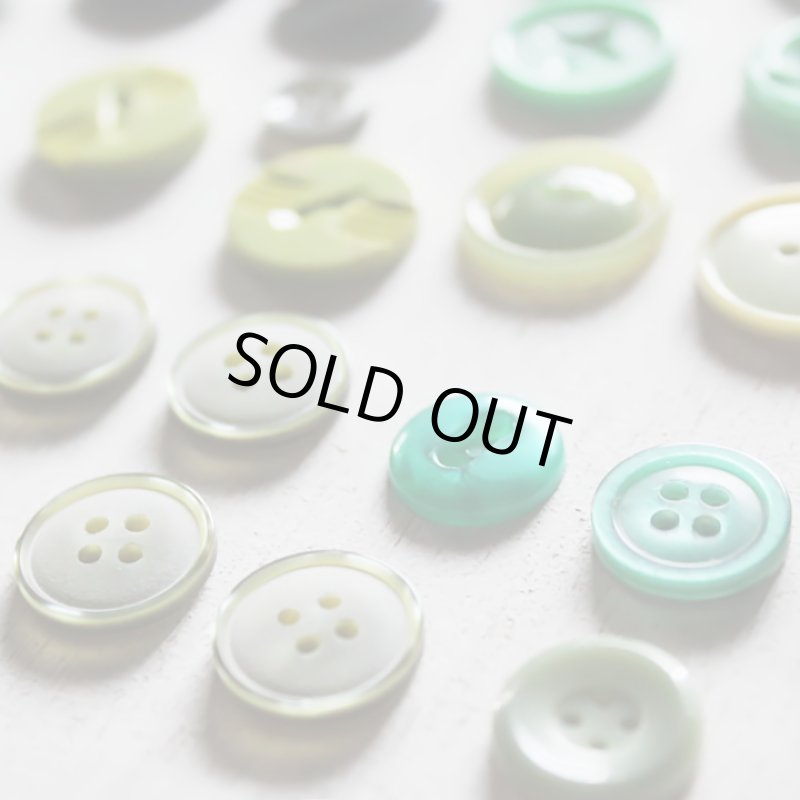 画像13: USAヴィンテージソーイングボタングリーン｜プラスティック・ベークライト・緑42個 (13)